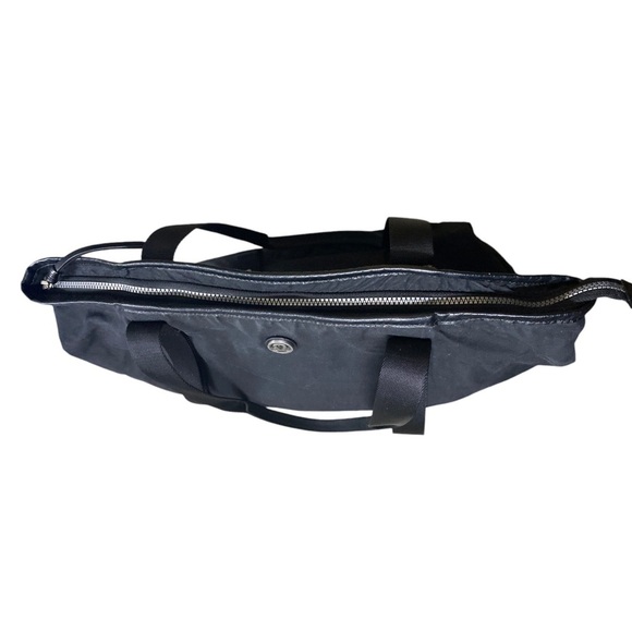 Lululemon Summer lovin Black nylon zipper closure tote - Picture 6 of 14